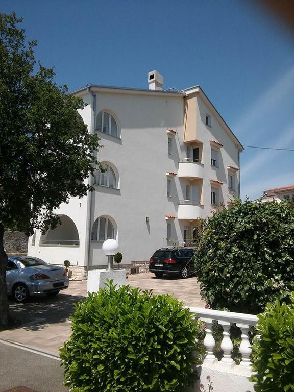 Garfild Guest House Novi Vinodolski Exteriör bild