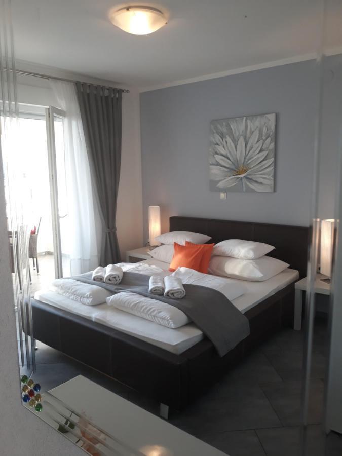 Garfild Guest House Novi Vinodolski Rum bild